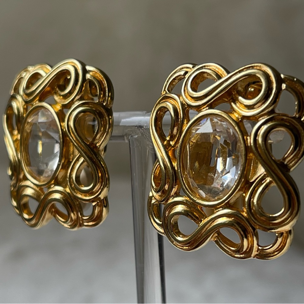 SWAROVSKI | VINTAGE | Gold Tone Large Bold Statement Clip On Earrings